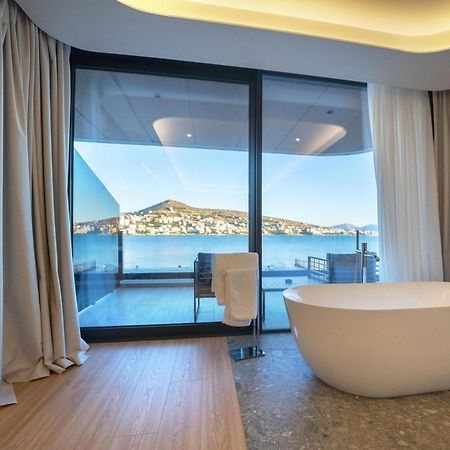 Yacht Premium Hotel Sarandë エクステリア 写真