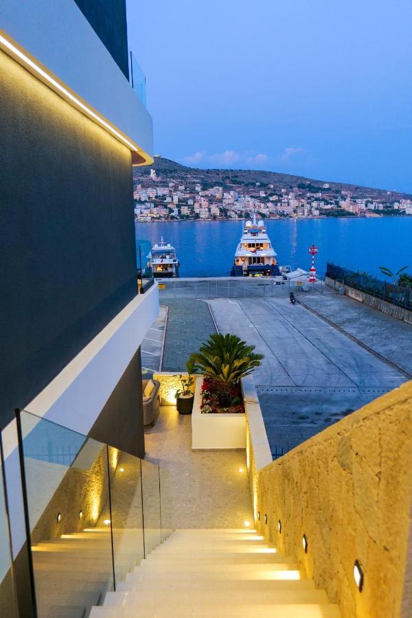 Yacht Premium Hotel Sarandë エクステリア 写真